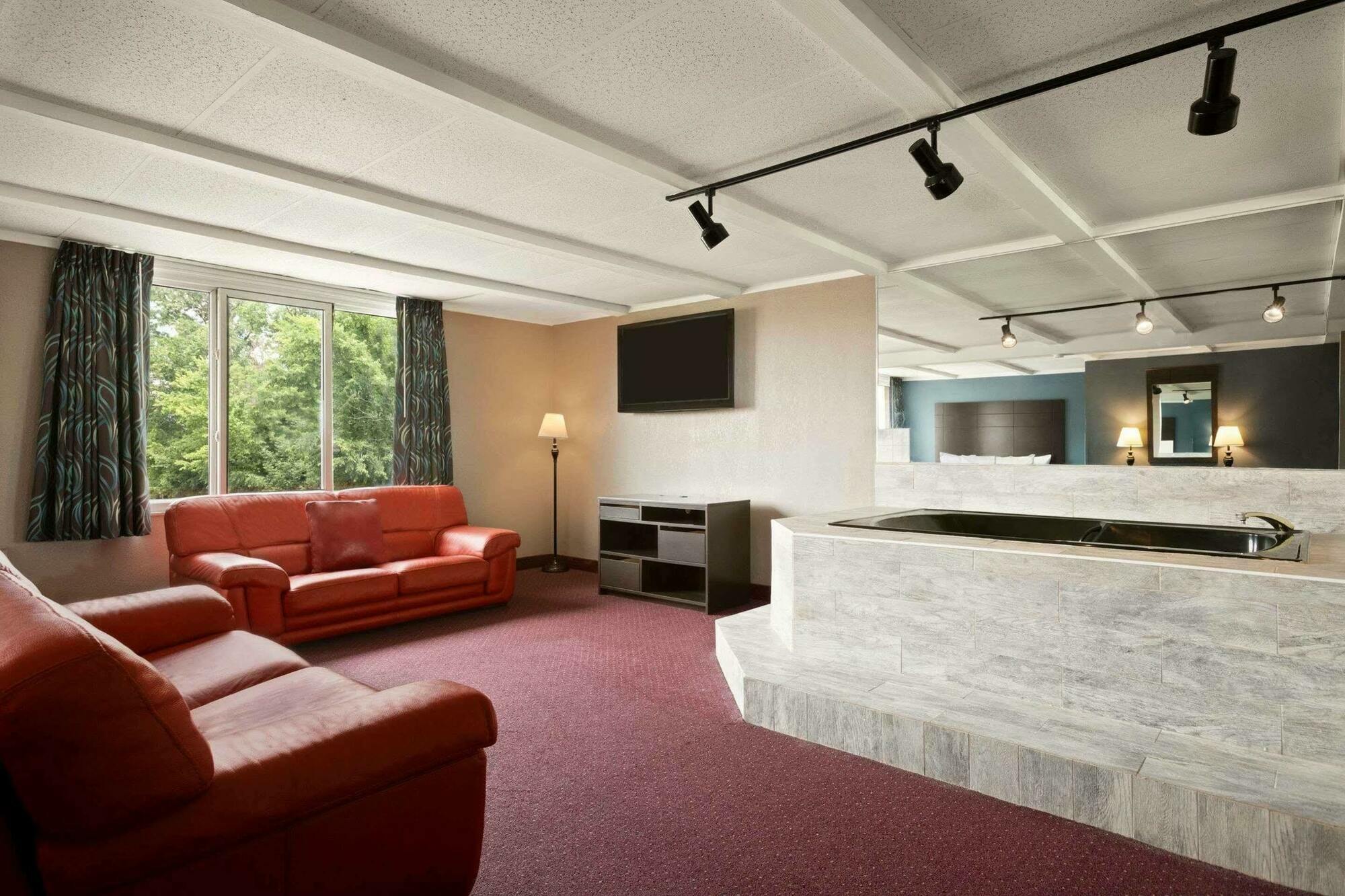 Days Inn By Wyndham Willoughby/Cleveland Eksteriør billede